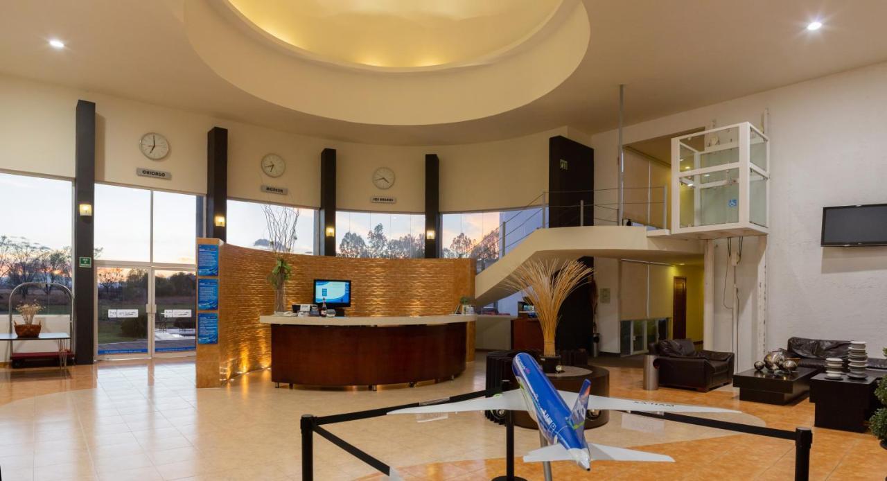 Hotel Aeropuerto Morelia Alvaro Obregon Bagian luar foto