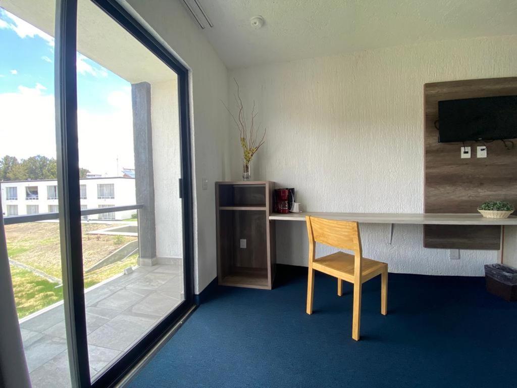 Hotel Aeropuerto Morelia Alvaro Obregon Bagian luar foto